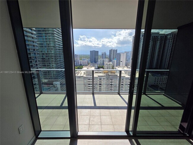 Building Photo - 1000 Brickell Plaza