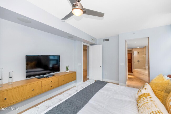 Building Photo - 120 E Rio Salado Pkwy