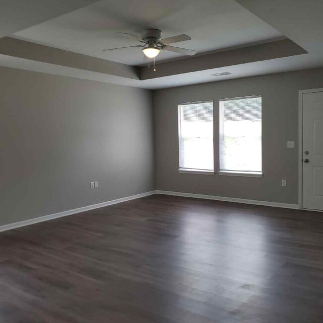 Building Photo - 897 W Gay St