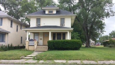 Building Photo - 218 Haney Ave