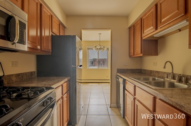 Building Photo - 5720 W 128th St