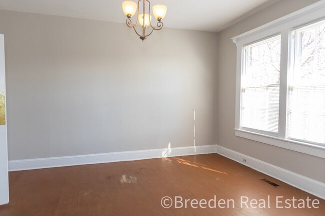 Building Photo - 702 W Union St