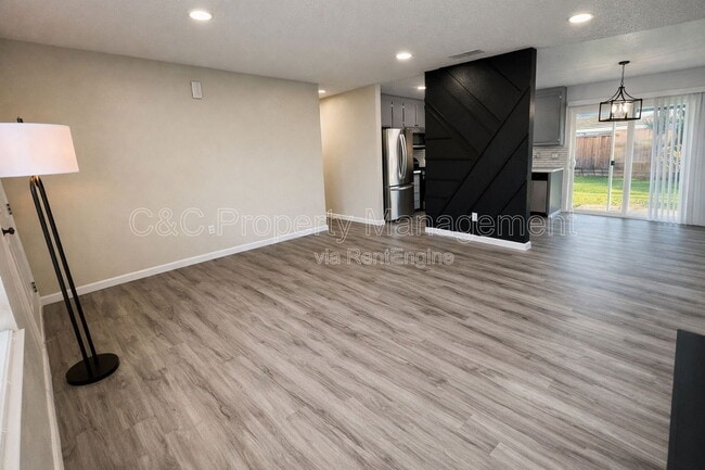 Building Photo - 600 Lorelei Ln