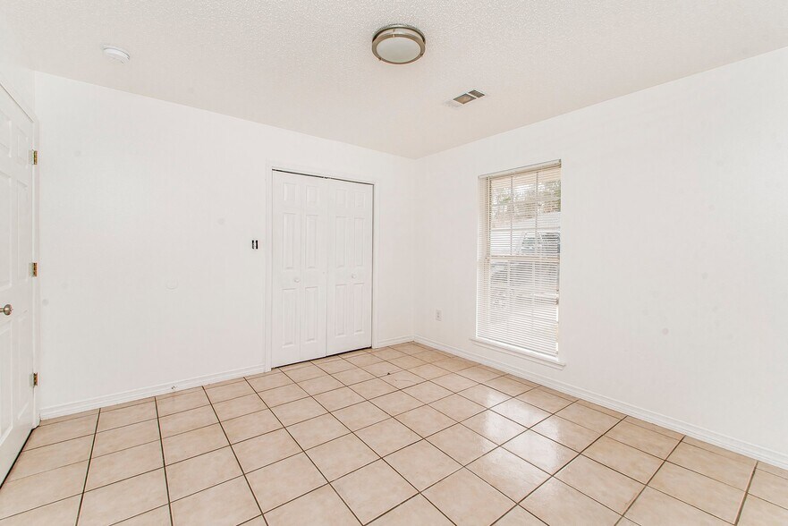 Building Photo - 12399 Jackson Dr