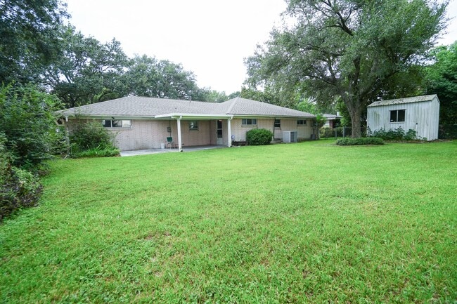 Building Photo - 1702 Ivie Lee St