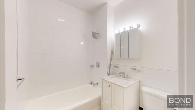 Building Photo - 147 E 72nd St