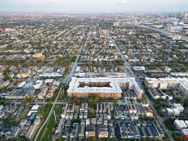 Building Photo - 620 Rutland St