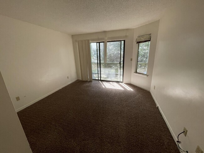 Building Photo - 55 Bay Dr