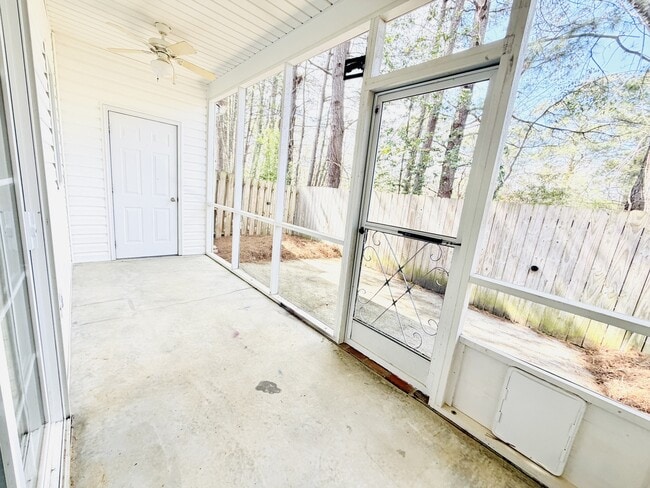 Building Photo - 207 Ivy Park Ln