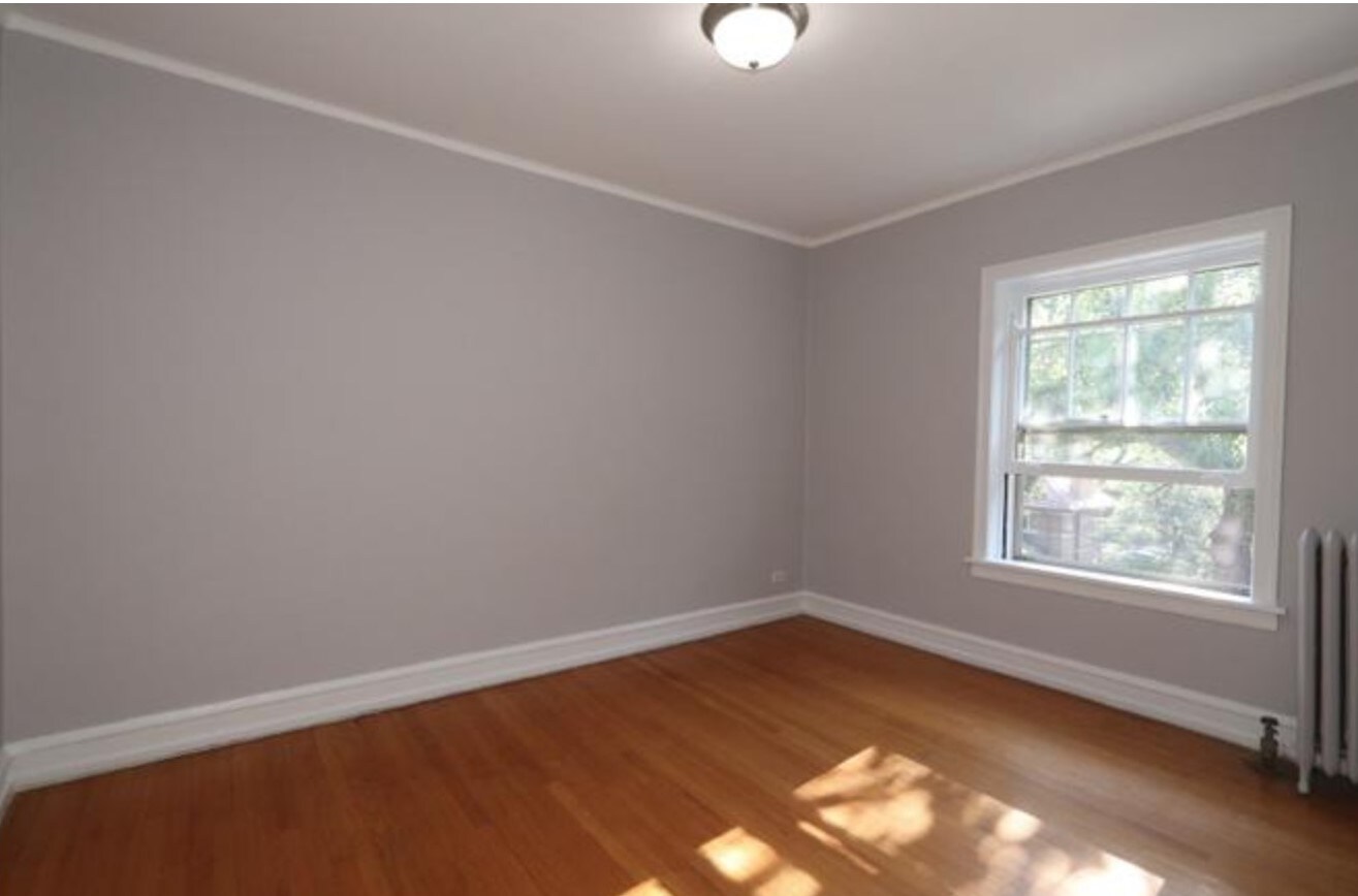 Master bed - 224 N Oak Park Ave