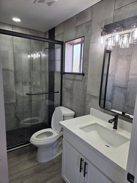 Building Photo - 4885 N Arnold Dr