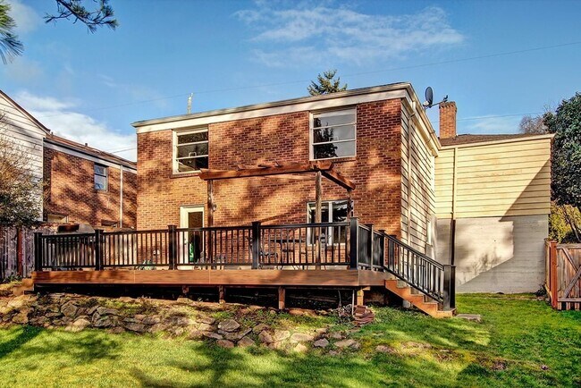 Building Photo - CLICK "REQUEST A TOUR" NOW!