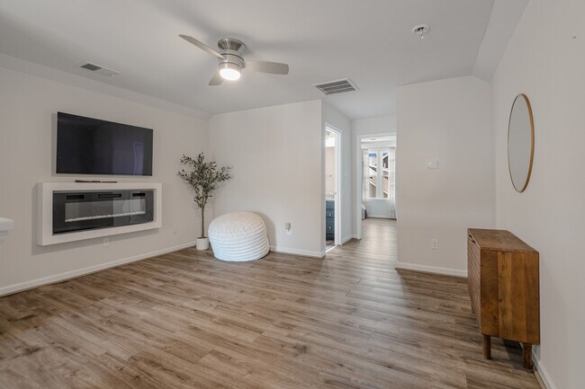 Building Photo - 16848 White Daisy Loop