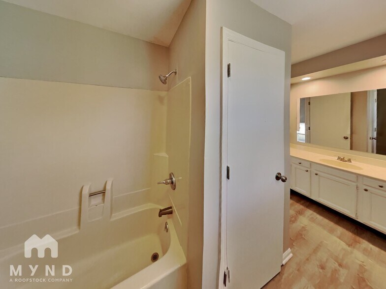 Building Photo - 6372 Birchview Dr S