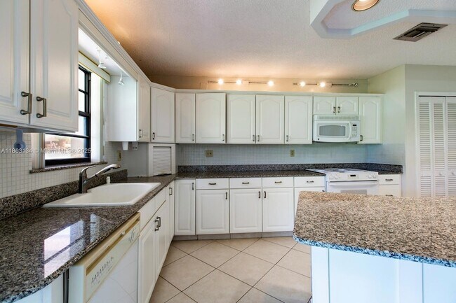 Building Photo - 161 SW 129th Ave