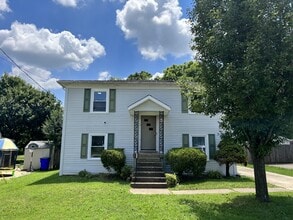 Building Photo - 3700 Hillcross Dr