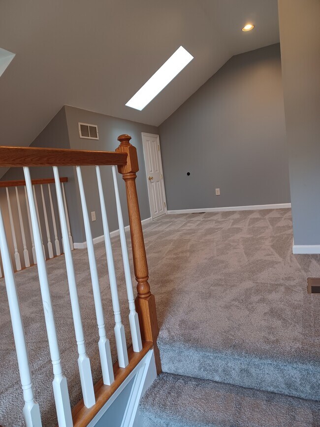 Bonus loft space, with skylights, great for home office or den - 116 E Moreland Ave
