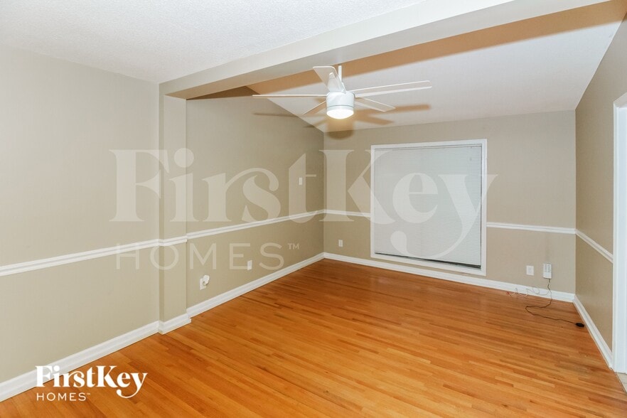 Building Photo - 1307 S White Station Rd