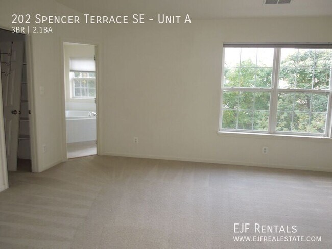 Building Photo - 202 Spencer Terrace SE