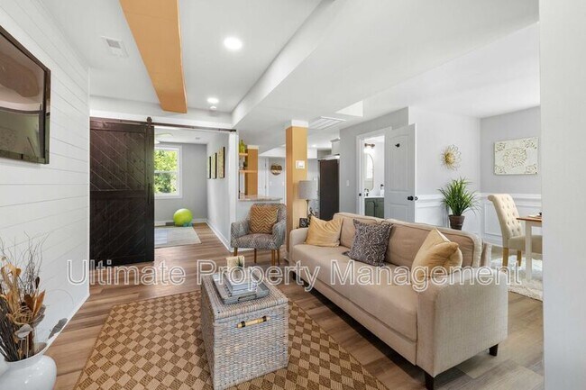 Building Photo - 610 N 10th St