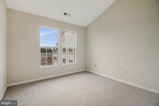 Building Photo - 801 S Greenbrier St