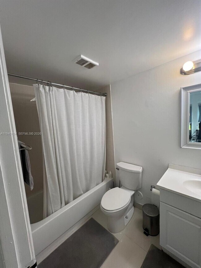 Building Photo - 550 S Park Rd