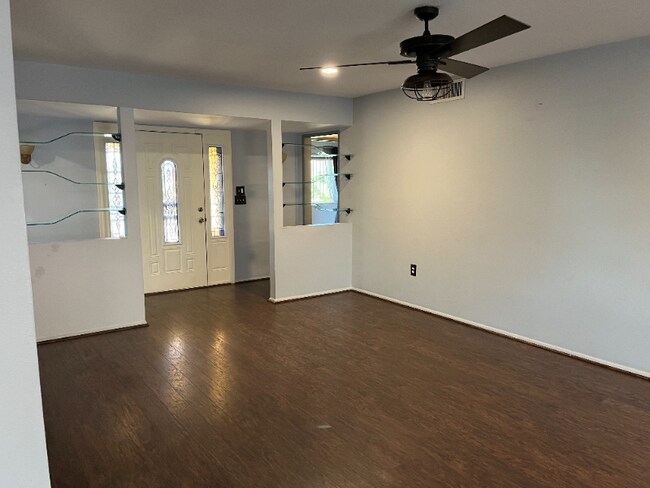 Building Photo - 10415 W Cameo Dr