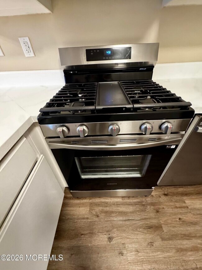 Building Photo - 905 Arlington Dr