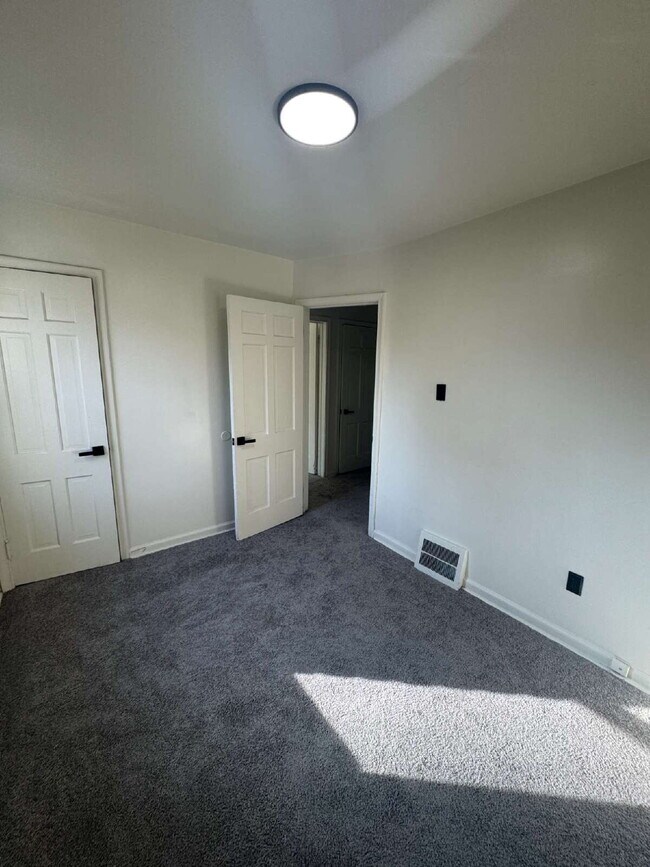 Building Photo - Modern Comfort in a 3BR Rental Home