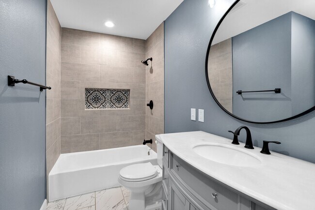 Building Photo - 205G Lakeview Terrace