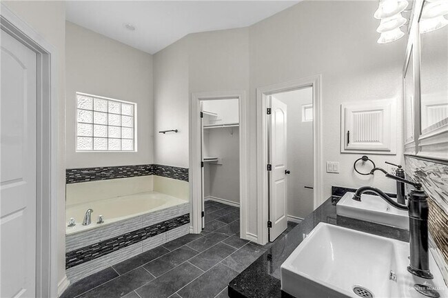 Building Photo - 1104 N Boston College Dr