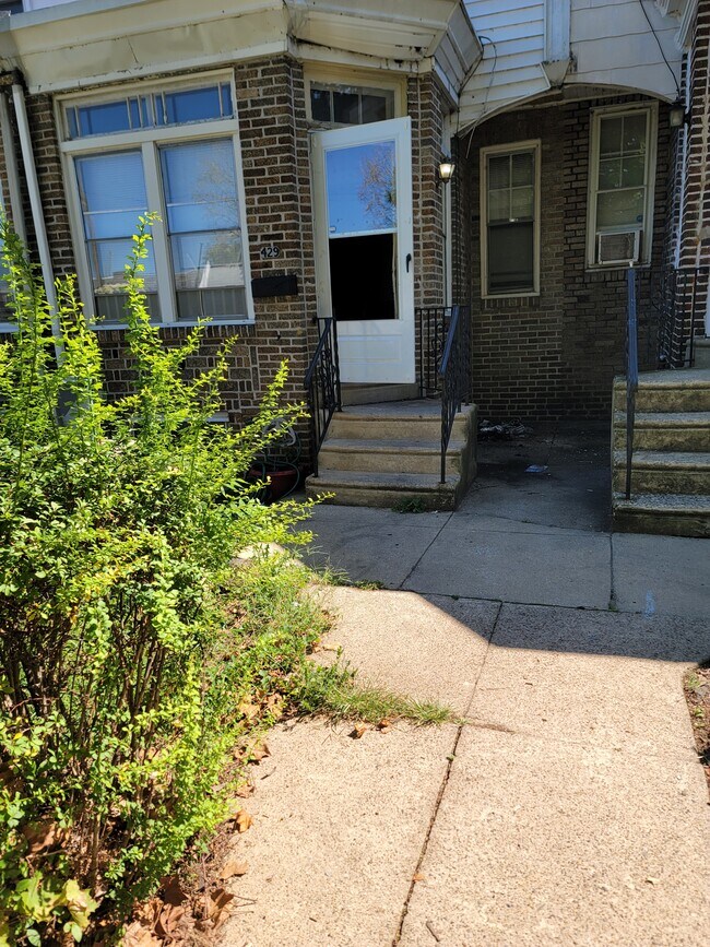 Building Photo - 429 S 3rd St