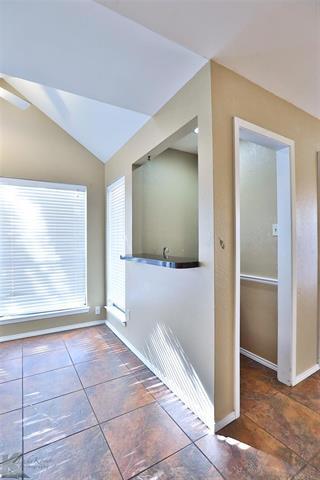 Building Photo - 4025 Inverrary Dr