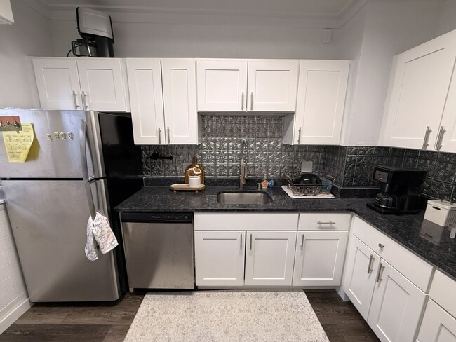 Building Photo - 2 Lathrop St