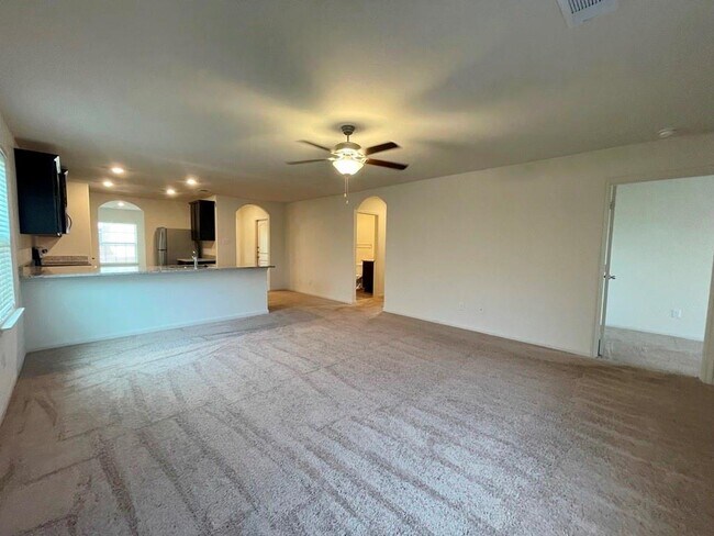 Building Photo - 305 Cres Park Dr