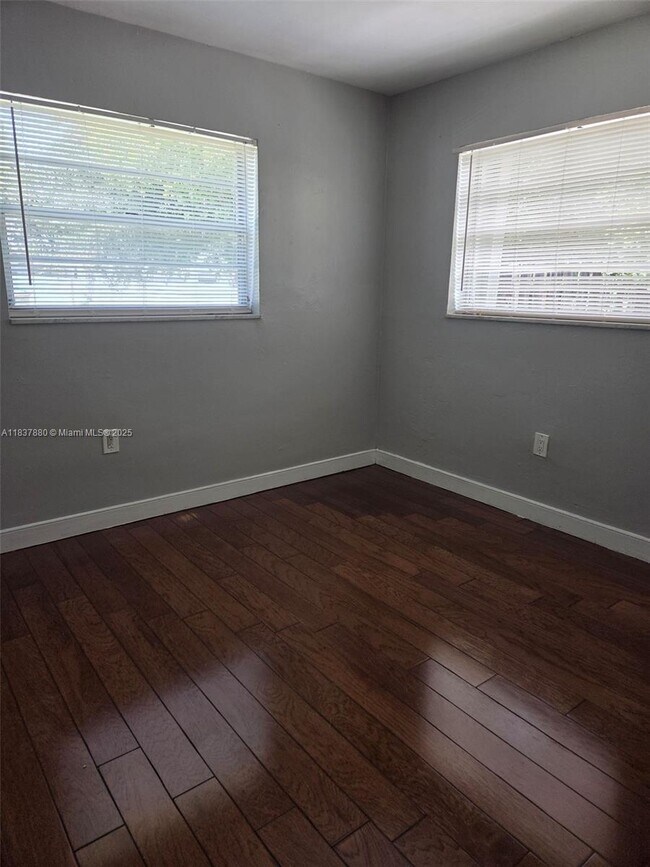 Building Photo - 6185 SW 43rd St
