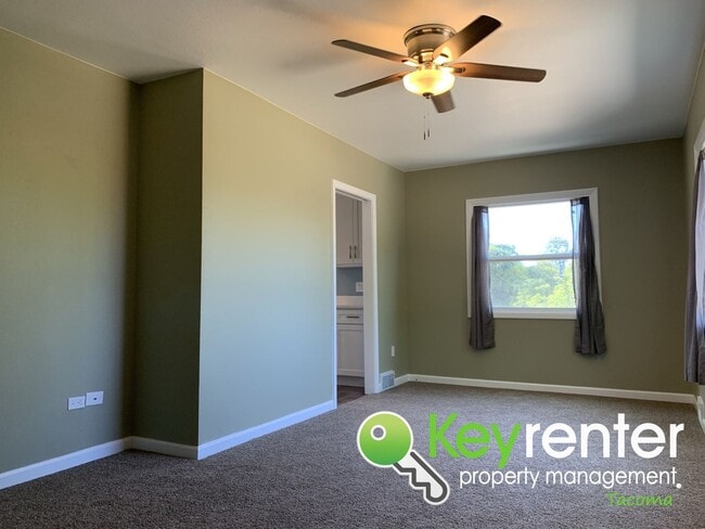Building Photo - Recently Remodeled 3bd/1.5Bath Tacoma House!