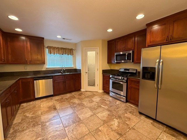 Building Photo - 2689 Forestview Dr