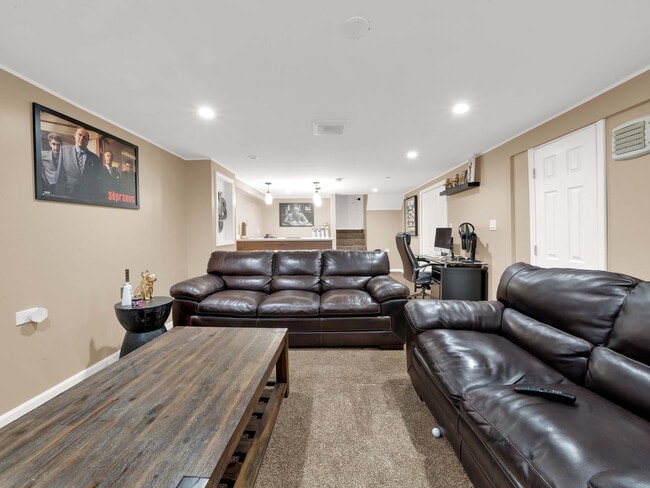 Building Photo - 1631 Clay Ct