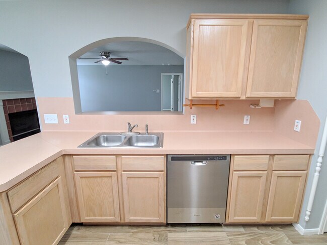 Building Photo - 4805 E Columbary Dr