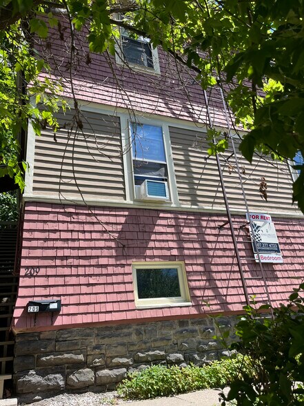 Building Photo - 209 Stewart Ave