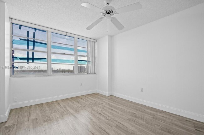 Building Photo - 18081 Biscayne Blvd