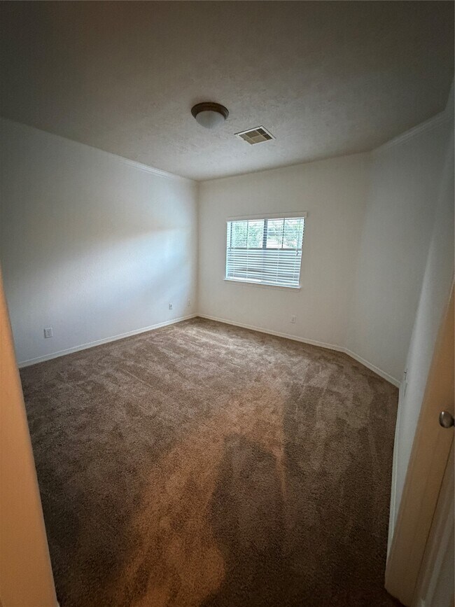 Building Photo - 11602 Royal Oaks Crossing