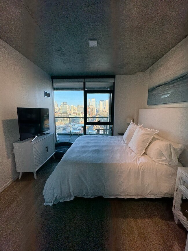 Building Photo - 225 N Elizabeth St