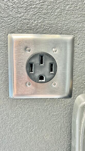 NEMA 14-50 220 V Plug For Electric Car Charging - 761 Piazza Tasso