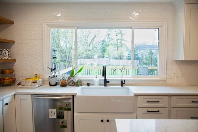 Building Photo - 2S316 Arrowhead Dr