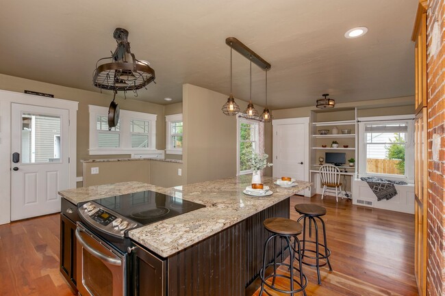 Building Photo - Beautiful Historic Multi Generational home in Heart of Snohomish