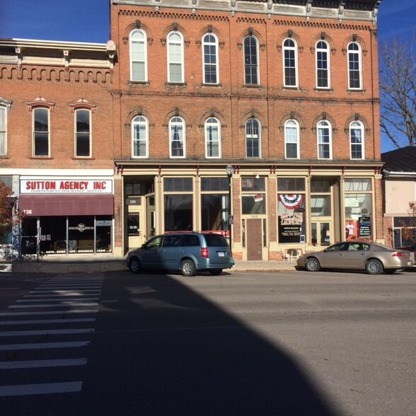 Primary Photo - 140 E Main St