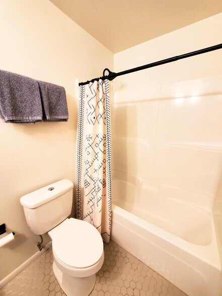 Building Photo - 3701 SW Condor Ave