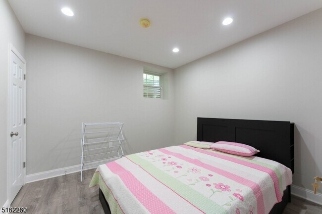 Building Photo - 12 Fieldflower Dr